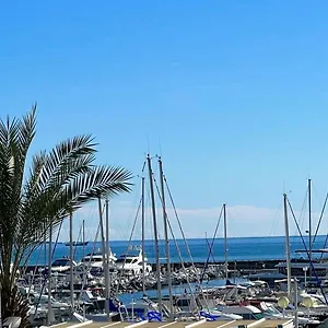 Seafront - Beautiful Flat With Aircon And Comfortable Loggia , Vallauris France
